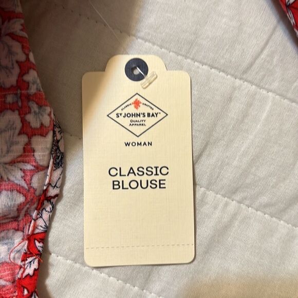 StJohn’s Bay 2X Classic All American Colors Red Blue White Floral V-Neck Blouse - Picture 11 of 12